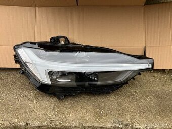 VOLVO X60 II lift 2021- pravé predné svetlo