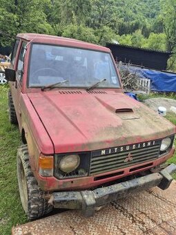 Rozpredáme Pajero 1 motor 3.0 benzíny - 1