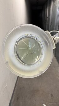 kozmeticka LED lampa s lupou
