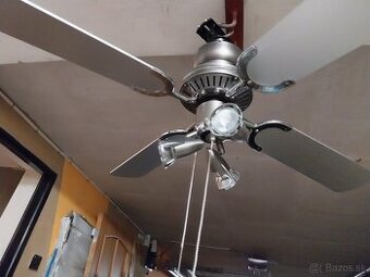 Stropný ventilator so svetlom