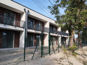 Rodinné domy so záhradkou v radovej zástavbe - Okoličná na O