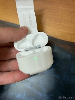 Nahradne nabijacie puzdro AirPods 4 v zaruke