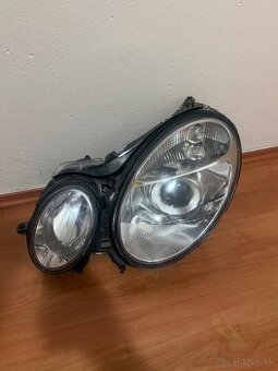 Predné práve svetlo