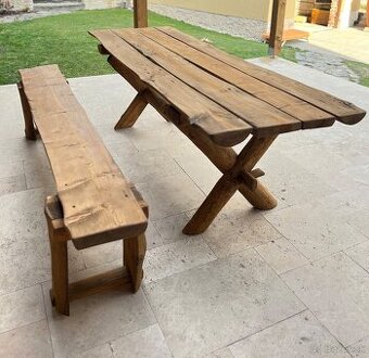 Záhradné sedenie z masívu