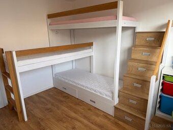 Trojposchodova  postel