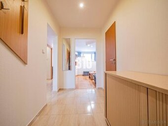 Štýlový 2,5 izbový byt s balkónom a výhľadom na Zobor