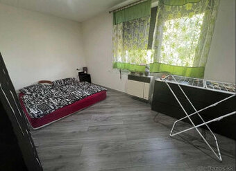 Na predaj: Starší rodinný dom v Mojmírovciach