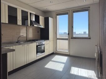 Predaj trojizbový byt, 72 m², 8.p./8.p., M. Rázusa Prievidza
