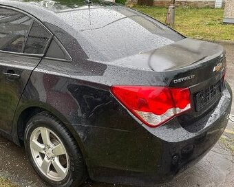 Chevrolet Cruze 1.6 2012 Predám MOTOR F16D4, štartér, DVERE,