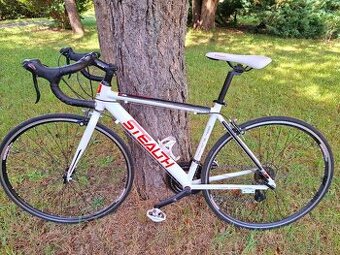 Stealth cestny bicykel