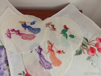 Predám háčkované obrusy malé a veľké a výšivky