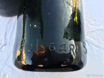 Staré pivové flaše s nápisom