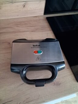 Toustovac Tefal 1x pouzity