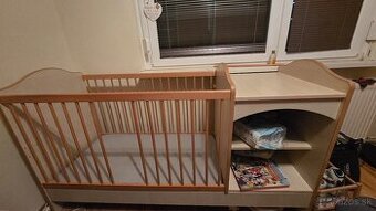 Detská postieľka s pultom