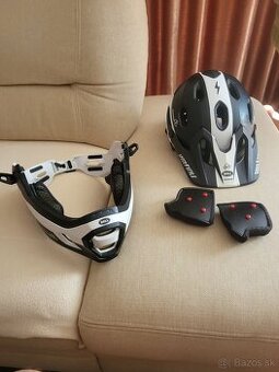 Bell super prilba super dh mips