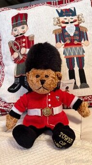 Plysovy macko guardian of London