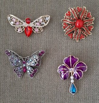 Súbor brošní c. 10