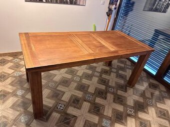 Predám rozkladací jedálenský stôl z masívu