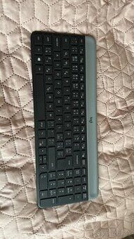 Logitech klávesnica
