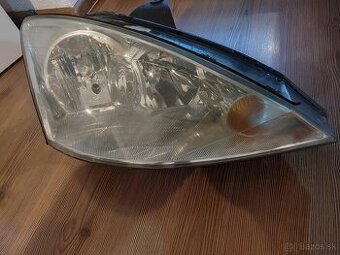 Ford focus 1 predné svetlo