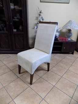 Masívne jedálenské stoličky 4 kusy