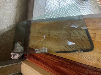 🔹 Na predaj – originálne sklo FIAT UNO