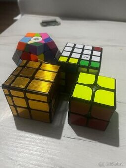 Rubikove kocky – set (4x4, 2x2, Megaminx + zlatá 3x3)