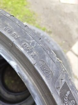 225/35 r19