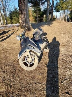 Predam skuter scarabeo 125 je tam mala chyba motora