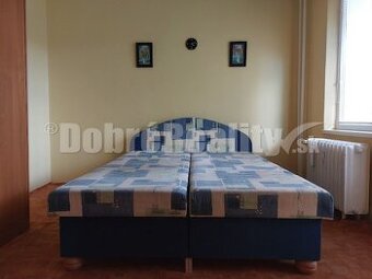 PRENÁJOM: 1 IZBOVÝ BYT S BALKÓNOM A LOGGIOU, SLNEČNÁ ULICA