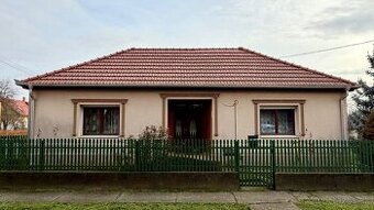 MAĎARSKO - ENCS - 3 IZBOVÝ RODINNÝ DOM S TERASOU, DVOJGARÁŽ,