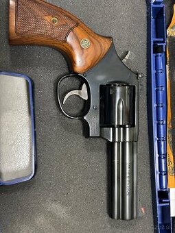 Revolver Smith & Wesson 586-8