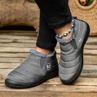 DIEVČENSKÉ-DÁMSKE ČIŽMY…v.35…nove-2druhy