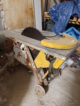 Cirkulárna píla na drevo