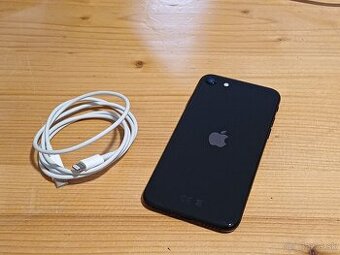Apple iPhone SE  batéria 100%