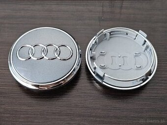 Audi 77mm stredové krytky strieborné