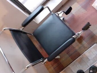 Stolicku na kolieskach s WC misou