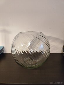 Sklenené vázy a misy