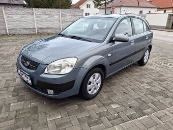 Predam Kia Rio 1.4 benzín 71kw rok 8/2009