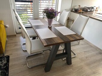 Predám jedálenský stôl a 4 stoličky