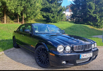 Jaguár XJ8 Long verzia