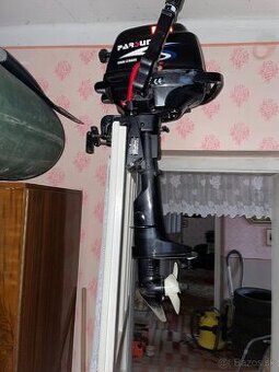 Motor na čln