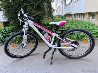 Dievčenský bicykel CUBE Access 240 - AKO NOVÝ