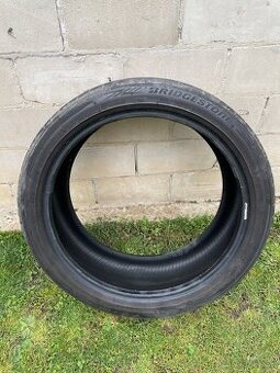 4x letná pneu zn. Bridgestone Potenza 235/40 R19 96W