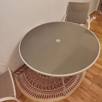 Okruhly skleneny stol do zahrady na terasu na balkon