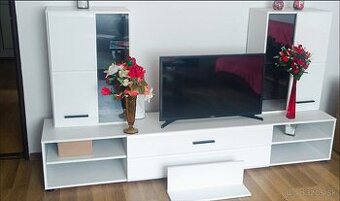 Obývacia stena + Samsung 32” Smart TV