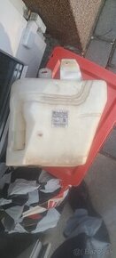 Nádržka ostrekovačov Nissan Primera P12