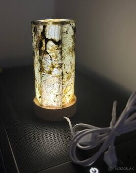 Krištáľová lampa z Labradoritu LED – Kameň mágie