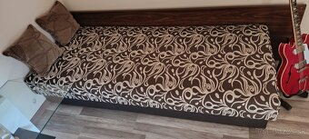 Posteľ z úložným priestorom