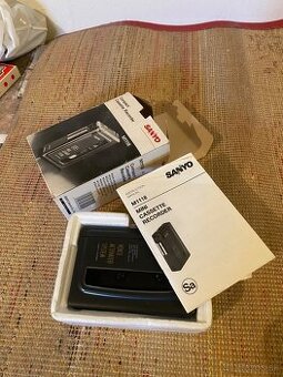 Kazetovy magnetofon Sanyo